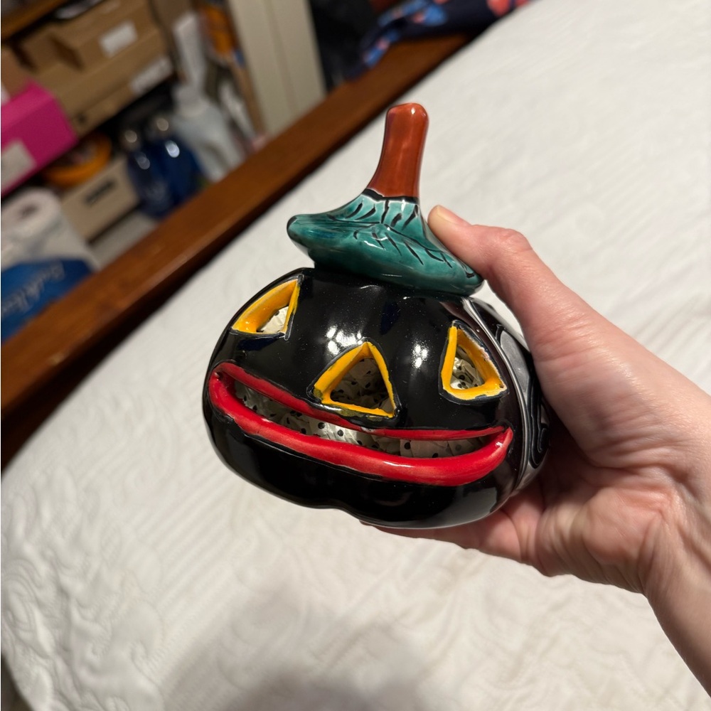 Black Ceramic Pumpkin/tea light holder with removable lid